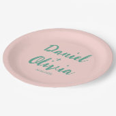 ピンクと緑の波状結婚の ペーパープレート (アングル)