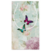 ピンクと緑の蝶の見すぼらしいヴィンテージバラ スモールペーパーバッグ (裏面)