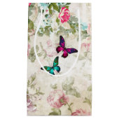 ピンクと緑の蝶の見すぼらしいヴィンテージバラ スモールペーパーバッグ (正面)