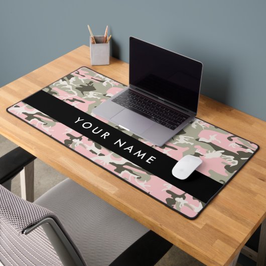 ピンクと緑の迷彩自分の名前をパーソナライズ デスクマット (オフィス2)