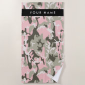 ピンクと緑の迷彩自分の名前をパーソナライズ ビーチタオル (正面)