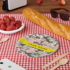 ピンクと緑の迷彩自分の名前をパーソナライズ ペーパープレート