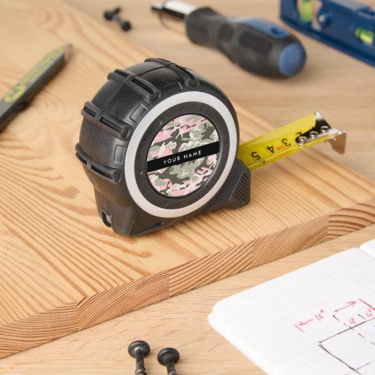 ピンクと緑の迷彩自分の名前をパーソナライズ メジャー (ウッドワーク)