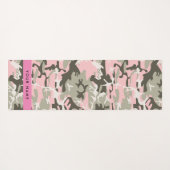 ピンクと緑の迷彩自分の名前をパーソナライズ ヨガマット (裏面(横))