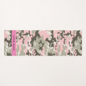 ピンクと緑の迷彩自分の名前をパーソナライズ ヨガマット (正面(横))