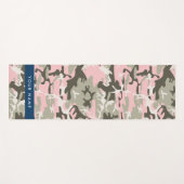 ピンクと緑の迷彩自分の名前をパーソナライズ ヨガマット (正面(横))