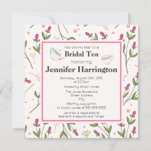 ピンクと緑の長い茎のワイルドフラワーブライダル茶