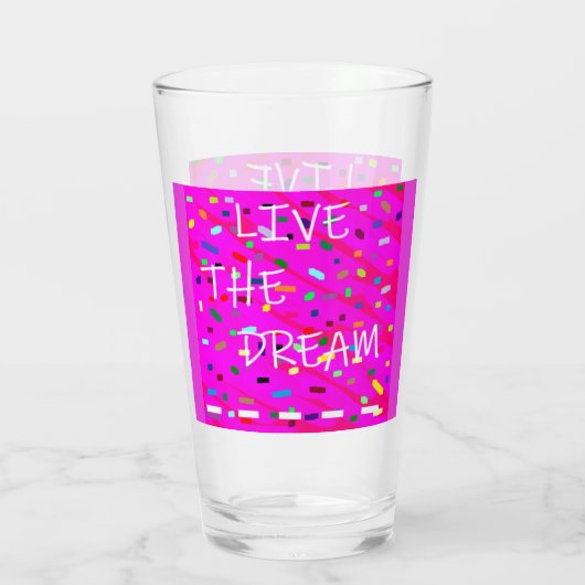 ピンクと色のパターン文字の言葉は夢を生きる タンブラーグラス (裏面)