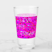 ピンクと色のパターン文字の言葉は夢を生きる タンブラーグラス (正面)