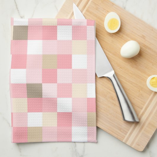 ピンクと茶色のキューブパターンのパステルシェード キッチンタオル (四つ折り)
