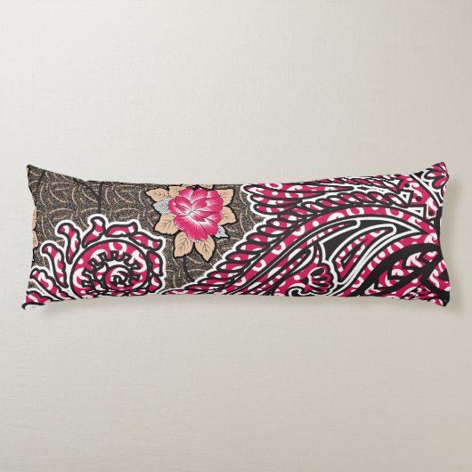 ピンクと茶色のペイズリー模様のデザイン ボディピロー (正面)