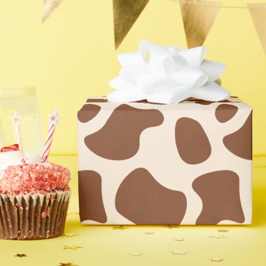 ピンクと茶色の牛のプリント ラッピングペーパー (誕生日パーティー)