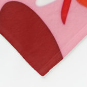 ピンクと赤いハートと花のモチーフとイニシャル フリースブランケット (角)