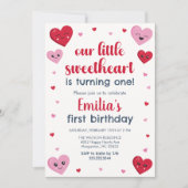 ピンクと赤いハートズ私たちのリトルスウィートアート誕生日 招待状 (正面)