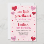 ピンクと赤いハートズ私たちのリトルスウィートアート誕生日 招待状 (正面)