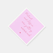 ピンクと赤のスクリプトハートロマン結婚ティック スタンダードカクテルナプキン (角)