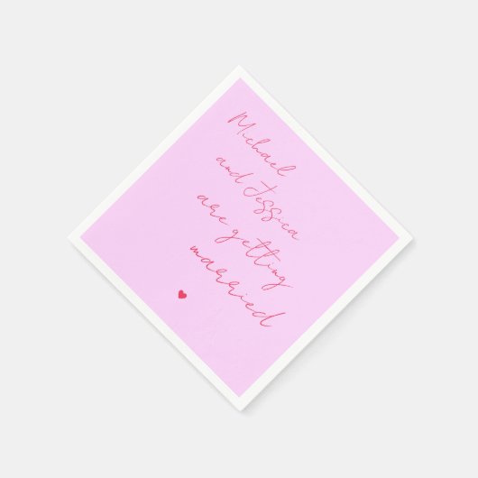 ピンクと赤のスクリプトハートロマン結婚ティック スタンダードカクテルナプキン (角)