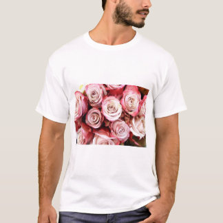ピンクと赤のバラの花束 Tシャツ