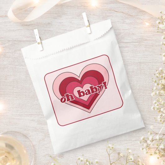 ピンクと赤のバレンタインの赤ちゃんシャワーバッグ フェイバーバッグ (クリップ留めされた状態)