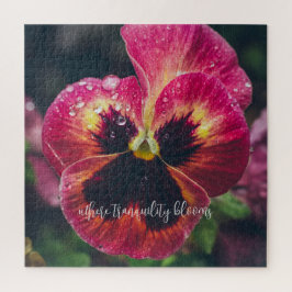 ピンクと赤のパンジーの花で雨粒が覆われている ジグソーパズル