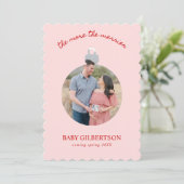 ピンクと赤のベイビー誕生予定のクリスマスプレゼント シーズンカード (スタンド正面)