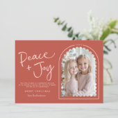 ピンクと赤のモダンなアーチの平和と喜びの写真クリスマス シーズンカード (スタンド正面)