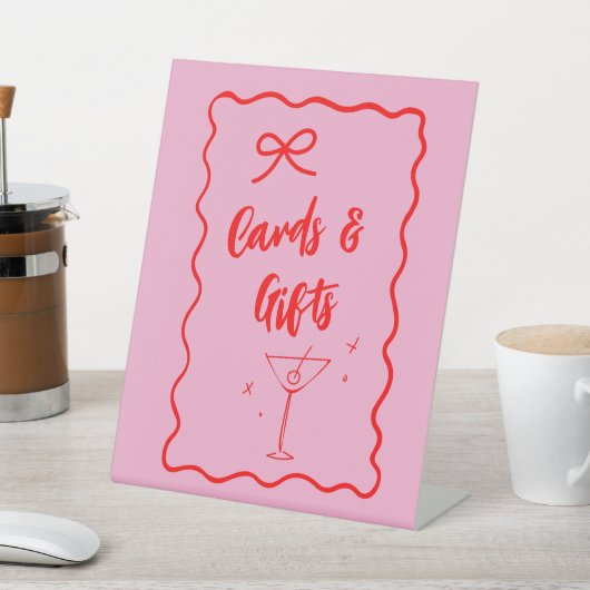 ピンクと赤のレトロの波状"カードとギフト" 台座サイン (インサイチュ)