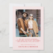 ピンクと赤の波の結婚式の日付のはがきを保存 招待状 (裏面)