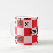 ピンクと赤のXとOのスティックタックトーハート コーヒーマグカップ (正面左)
