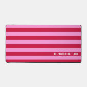 ピンクと赤ストライプのパタパーソナライズされたーン デスクマット (正面)