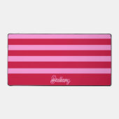 ピンクと赤ストライプのパタパーソナライズされたーン デスクマット (正面)