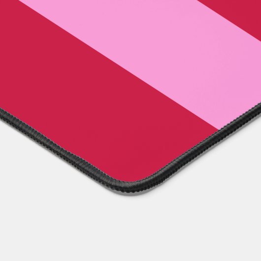 ピンクと赤ストライプのパタパーソナライズされたーン デスクマット (コーナー)
