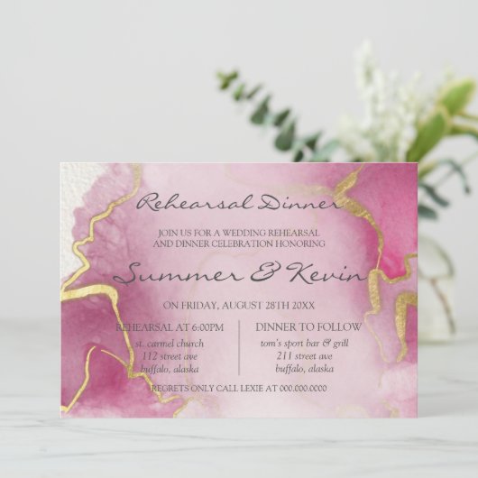 ピンクと金ゴールドのアゲート水の色のリハーサルディナー 招待状 (スタンド正面)