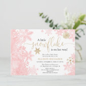 ピンクと金ゴールドのスノーフレーク冬の女の子の赤ちゃんシャワー 招待状 (スタンド正面)