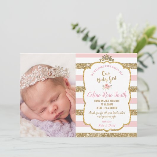 ピンクと金ゴールドの新生児·ガール誕生の発表 招待状 (スタンド正面)