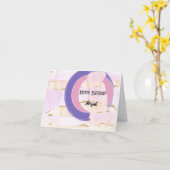 ピンクと金ゴールドの水彩雲。ハッピーバースデー カード (黄色い花)