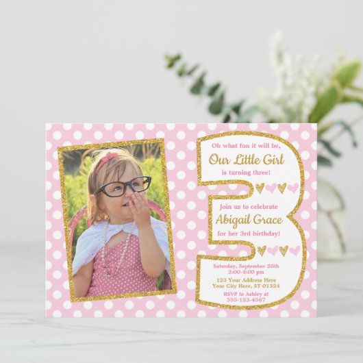 ピンクと金ゴールドの第3の誕生日招待状 招待状 (スタンド正面)