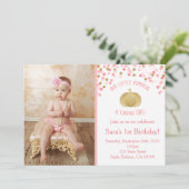 ピンクと金ゴールドカボチャ招待状ファースト誕生日 招待状 (スタンド正面)