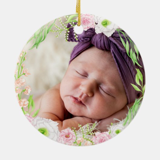 ピンクと金ゴールドレター"V"フローラモノグラム誕生統計 セラミックオーナメント (裏面)