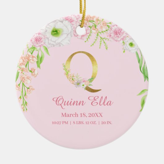 ピンクと金ゴールド文字「Q」フローラモノグラム誕生統計 セラミックオーナメント (正面)