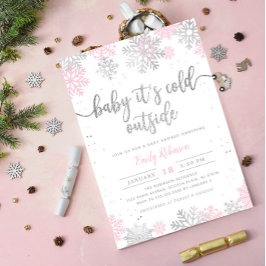 ピンクと銀のスノーフレーク冬の女の子の赤ちゃんシャワー 招待状