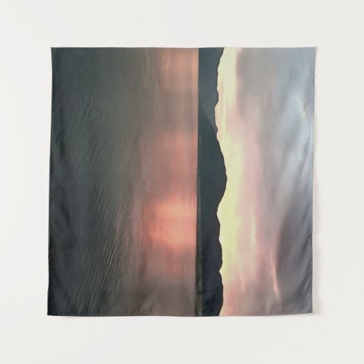 ピンクと青のグラデーション夕焼けの反射(横) タペストリー (正面(横))