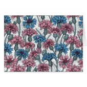 ピンクと青のトウモロコシの花、白の上に野生の花 (正面横)