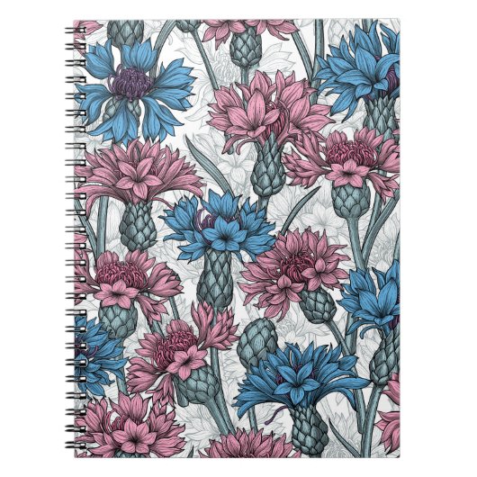 ピンクと青のトウモロコシの花、白の上に野生の花 ノートブック (正面)