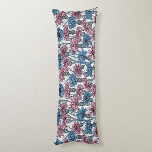 ピンクと青のトウモロコシの花、白の上に野生の花 ボディピロー (裏面 (縦))