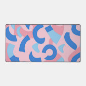 ピンクと青のドードルパターン デスクマット (正面)