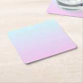 ピンクと青のパステルグラデーション背景 スクエアペーパーコースター (アングル)