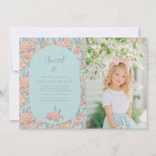 ピンクと青みすぼらしいシックな花模様誕生日 招待状 (正面)