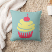 ピンクと黄色のカップケーキとさくらんぼを上に クッション (ブランケット)