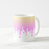 ピンクと黄色のグラデーションの垂れ下がり コーヒーマグカップ (正面右)